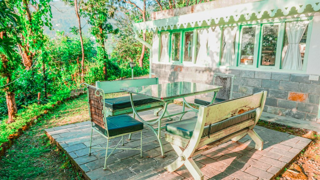 The Bungalows Lakeside Outdoor seating area